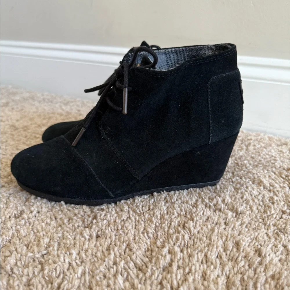 Toms Desert Black Suede Women's Wedge Booties Shoes Ankle Boots Size 7.5 Lace Up